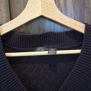 RDI Women’s Black V-Neck Sweater Vest